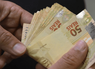 Salário médio dos brasileiros sobe a R$ 3.652 e bate recorde, diz IBGE