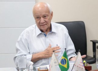 Dólar em queda alivia custos de insumos na ZFM, mas acende alerta para concorrência asiática