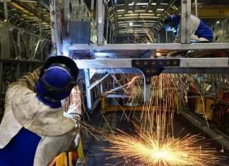 Produção industrial no Brasil recua 0,2% em maio, diz IBGE