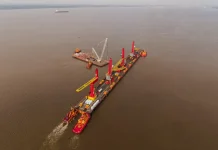Píer do Chibatão é instalado em Itacoatiara para reforçar transporte de cargas na estiagem