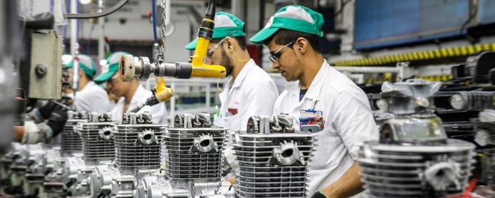 Trabalhadores-de-fabrica-do-Polo-Industrial-de-Manaus-PIM-Divulgacao-Honda-695x278